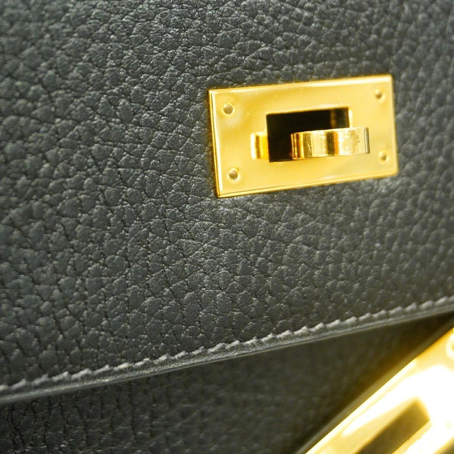 Hermes Kelly 32 Ardennes Black Gold Hardware leather detail